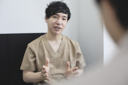 最終カウンセリングを行う内田医師