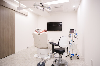 血液検査を行う施術室