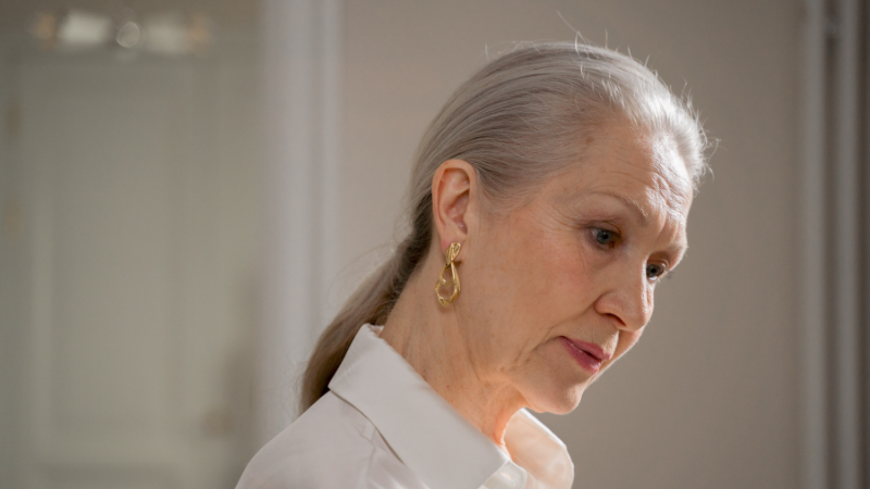 白髪はハゲないは嘘？薄毛との共通点やAGA治療薬の効き目を解説